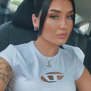 Meet your Posher, Chloe